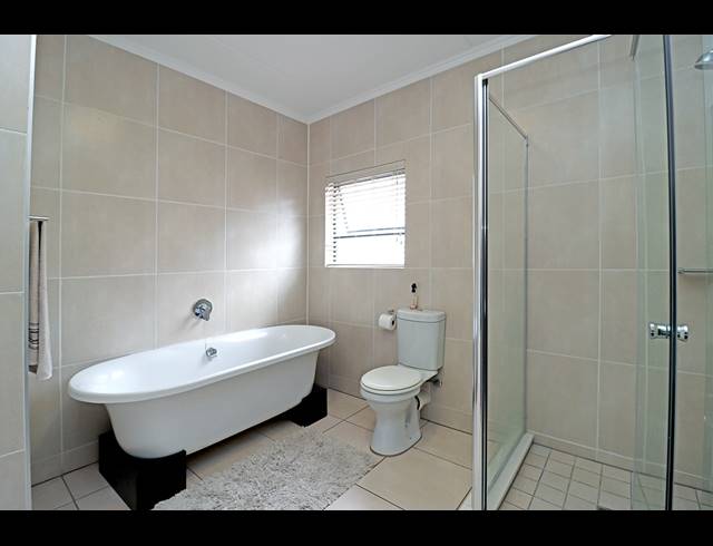 2 BEDROOM APARTMENT FOR SALE IN GREENSTONE HILL